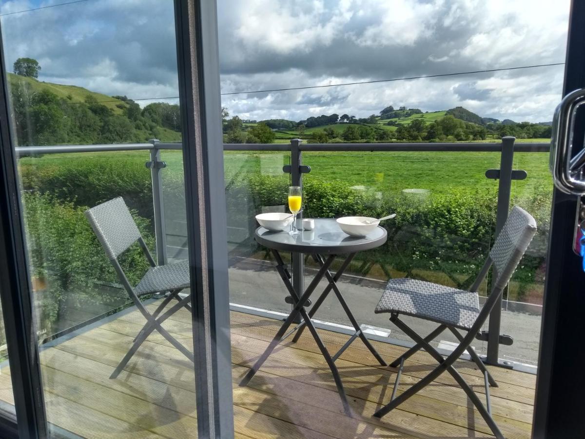 Gerycastell Luxury Holiday Apartment With Stunning Views & Ev Station Point 卡马森 外观 照片